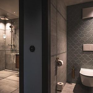 Deluxe Studio